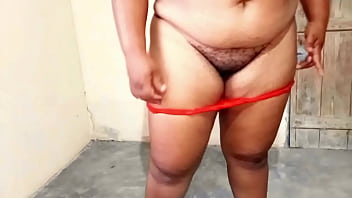 Preview 4 of English Movies Fuck Scenes - Esposa bbw da bunda grande experimentando as calcinhas fio dental que ganhou do vizinho comedor