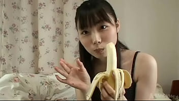 Preview 3 of Pakistan Xnxx Boy 16 - 明日香の動画 No.3 明日香がちょっとエロくバナナを食べてみた