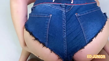 Preview 2 of Korean Sex No Sencor - ED JUNIOR FODE UMA BRANQUINHA GOSTOSA SEM TIRAR O SHORTS JEANS E SEM CAMISINHA)(COMPLETO NO RED E NO SHEER)