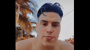 Preview 1 of Hotel Sex Son And Mother - Tu le tiras al dm y ella loca conmigo