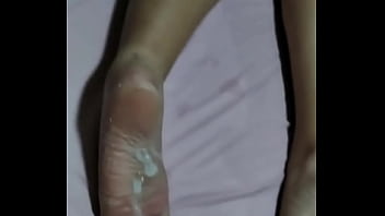 Preview 2 of Fuck By A Girl - P&eacute_s Naty melado pelo marido solinhas hidratas