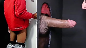 Preview 4 of Emma Scarlt - Motoboy hetero casado dotado uncut veio deixar leite no GH!!! (COMPLETO NO RED)
