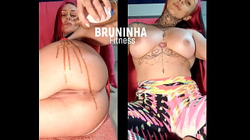 Preview 3 of Very Cute Girl Lesbian - Dedando o cuzinho e exibindo peit&atilde_o - tela dividida
