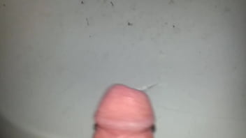 Preview 1 of Sex Am Beach - Milch pissen ins Waschbecken