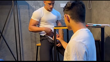 Preview 1 of Mother And Son Fucking Real - O MEU PROFESSOR DOTADO ME ENSINOU A LI&Ccedil_&Atilde_O - (XVIDEOS RED)