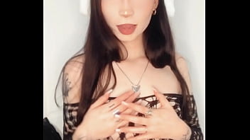 Preview 1 of Gangster Creampie - Conejita le da duro al juguete sexual simulador de pene blanco