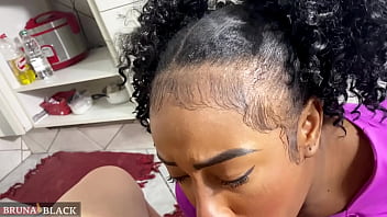Preview 3 of Girls Ejection Licking - Comendo a novinha ninfeta na cozinha.