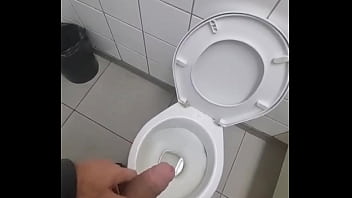 Preview 3 of Anal Mom Incest Lick Ass - Batendo uma no banheiro da esta&ccedil_&atilde_o.