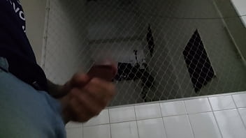Preview 4 of Mira San Erza San Porn - Exibindo o pau na &aacute_rea de servi&ccedil_o para as vizinhas