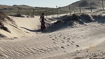 Preview 4 of Sexvediofilm - Venha gozar comigo nas temporadas de praias mais safadas,  ficar de pau duro com tanta putaria gostoso e ver a gente peladinha te provocando.