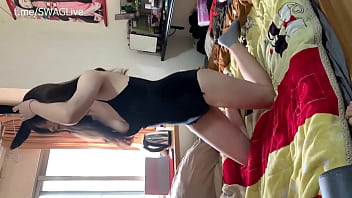 Preview 1 of Shemale Fuck Women Squirt - 好身材的嫩妹脱光了展示身材