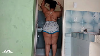 Preview 1 of Granny Aja - Disfruto de un rico ba&ntilde_o,  mientras mi hermanastro me observa por la puerta