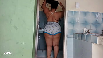 Preview 1 of Fashion Model Leaked - Disfruto de un rico ba&ntilde_o,  mientras mi hermanastro me observa por la puerta - Parte 1