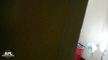 Preview 1 of Mut Mut - Se que a mi hijastro le gusta verme mientras me cambio de ropa - Parte 1