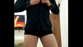 Preview 3 of Thai Hooker German - Strip-tease Ruivo sensual