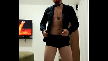 Preview 4 of Thai Hooker German - Strip-tease Ruivo sensual