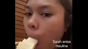 Preview 2 of English Sexey Video Hindi Me - Asian girl sucking banana for fun