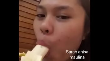 Preview 4 of English Sexey Video Hindi Me - Asian girl sucking banana for fun