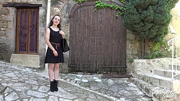 Preview 1 of Milf Rap Boss - Amandine a tr&egrave_s envie de go&ucirc_ter aux femmes
