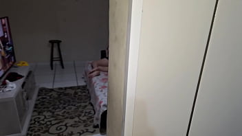 Preview 2 of Acne Girls - Meu amigo saiu pra trabalhar e me deixou com esposa dele e tirei meu pau pra fora do lado dela!