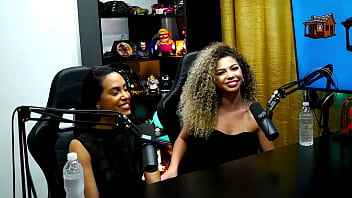 Preview 1 of Reluctant Bachelorette - Elas se beijaram no meio do Podcast,  o Ruan ficou sem palavras! - Daniely Patricia &amp_ Duda Motta Podcast Completo no SHEER/RED