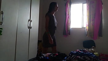 Preview 4 of Dad Daughter S - Linda,  trocando de roupa!