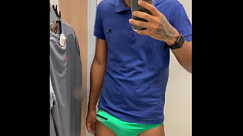 Preview 4 of Ek Girl 10 Boy - pauzudo trocando de roupa no provador
