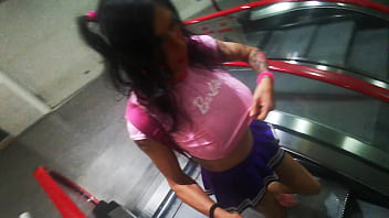 Preview 1 of Girls Sexey Dog Video Local Xxx - Mega tetona trans exhibiendose en la plaza