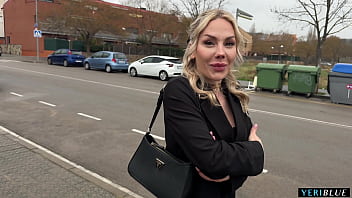 Preview 1 of Creampie Adult - I meet a blonde girl in the middle of the street and we fuck in public