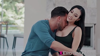 Preview 1 of Dubai Girl Sex Video - The favorite teasing game for Diana Grace is having her pussy touched and licked