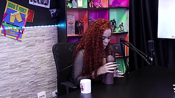 Preview 2 of Kajal Nhdy Xxx - Safada pega o pau de brinquedo pra mostrar seu boquete - Emy Tatuada