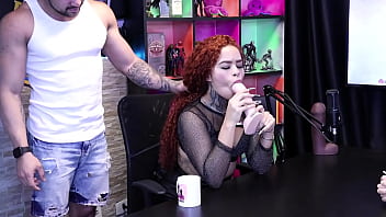 Preview 3 of Kajal Nhdy Xxx - Safada pega o pau de brinquedo pra mostrar seu boquete - Emy Tatuada