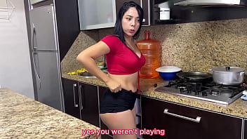 Preview 1 of Rare Video Con Pene Largo - Me Excita ver a mi Deliciosa Madrastra Cocinando en Short para verle su Enorme Culo
