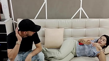 Preview 1 of Punjabi Desi Xxxx - Le chupo la polla a LIAM hasta darme toda su leche en mi boca