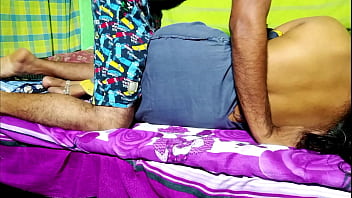 Preview 3 of Brother Momsistersex - सड़क पर मिली भिखारी लड़की को खाना खिलाकर खूब चुदाई किया! हिंदी ऑडियो