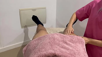 Preview 1 of Shake Off - The masseuse who is a friend of my girlfriend gets horny and gives me a handjob and a blowjob until I finish cumming