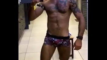 Preview 3 of Squirt Japan Public - Se me pegam assim no banheiro da academia ?
