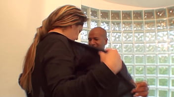 Preview 3 of Masir Beeg Video Home - Marido Swingueiro leva esposa para um surpresa com Ted e seus amigos