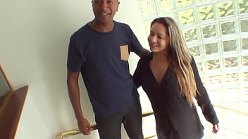 Preview 1 of Masir Beeg Video Home - Marido Swingueiro leva esposa para um surpresa com Ted e seus amigos