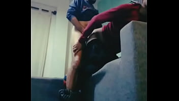Preview 2 of Sex Nose Pinch - Macho me bombea en el sof&aacute_.