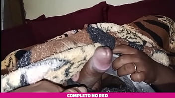 Preview 3 of Japan Toilet Porno - A esposa xerecuda do meu amigo pega no meu pau e me faz gozar enquanto assistimos filme (Esposaxerecuda Official)