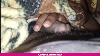 Preview 4 of Japan Toilet Porno - A esposa xerecuda do meu amigo pega no meu pau e me faz gozar enquanto assistimos filme (Esposaxerecuda Official)