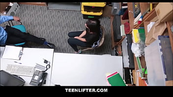 Preview 1 of Shiro Cojiendo Con Torbe - TeenLifter - Petite Latina Shoplifter Sex With Big Dick Guard For No Police - Penelope Reed