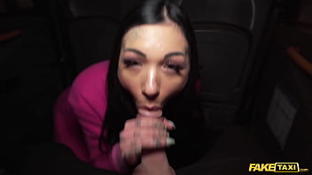 Preview 3 of Didalam Kolam Air - Fake Taxi She fucks for the money when the offer is too good to refuse