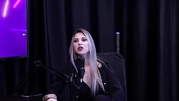 Preview 2 of Hindi Hd Saniliyni - As pessoas querem ver mais a buceta dela,  e j&aacute_ gravou com v&aacute_rias garotas - Melody Antunes