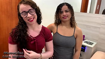 Preview 1 of Anna Peak - Marido liberou as duas esposas pra fazer uma suruba com tres machos no motel