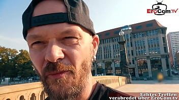 Preview 1 of Has Bas - Deutsches normales nat&uuml_rliches M&auml_dchen von nebenan macht echtes blind date treffen auf der Stra&szlig_e