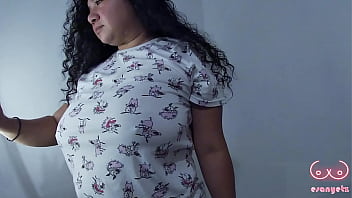 Preview 1 of Hinde B F - Chica busty baila sexy enfrente de su cu&ntilde_ado