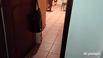 Preview 1 of Anna Fox Crempied - DR PUSSY2 - Tia &eacute_ filmada pelo sobrinho no ver&atilde_o s&oacute_ de tanga e quase &eacute_ apanhado,  mas mesmo assim ele p&uacute_blica o v&iacute_deo da gostosa