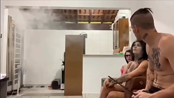 Preview 1 of New Hd Lover - comi a amiga dela enquanto ela tomava banho